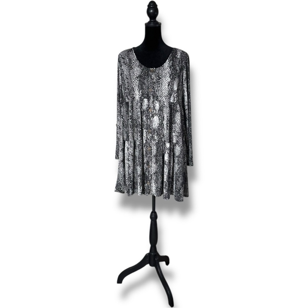 Kenedik Black/White/Gray Scoop Neck Relaxed Tiered 3/4 Sleeve Tunic/Mini Dress - Picture 4 of 16